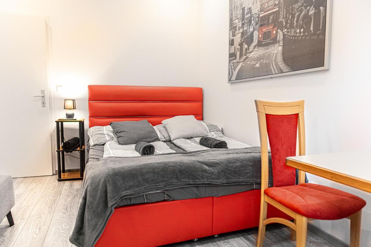 Fullfilling 3Br Shared Apartment With Pleasing Patio Vienna Esterno foto